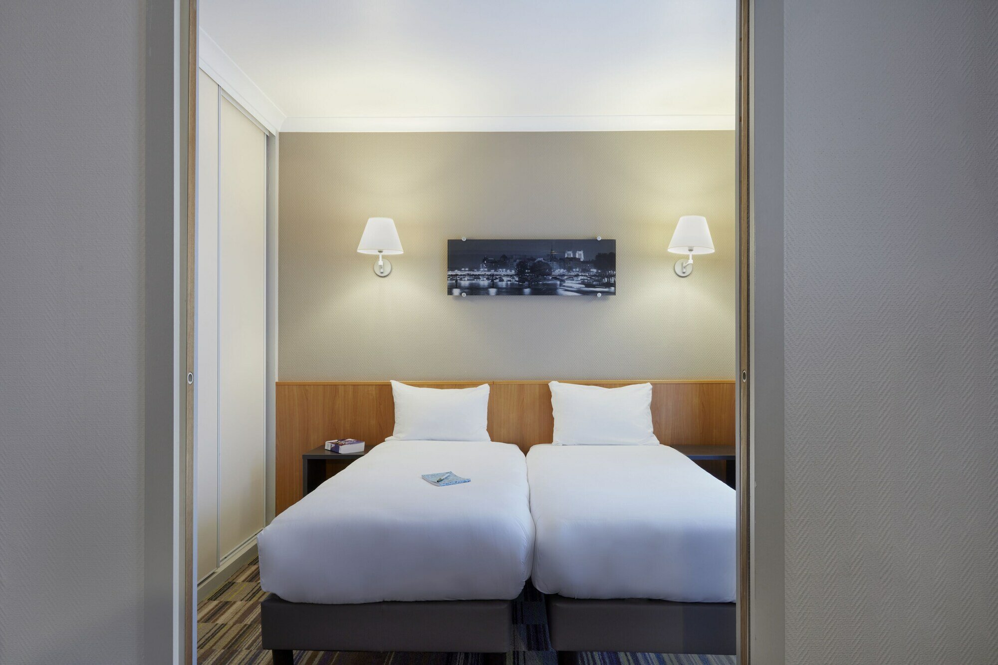 Фото 37687968051