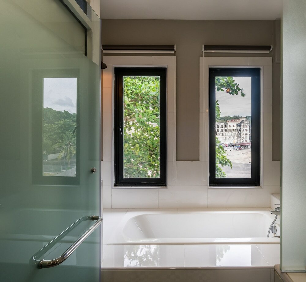 Фото Treasures Hotel and Suites