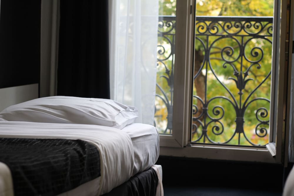 Фото Hôtel de l'Exposition République