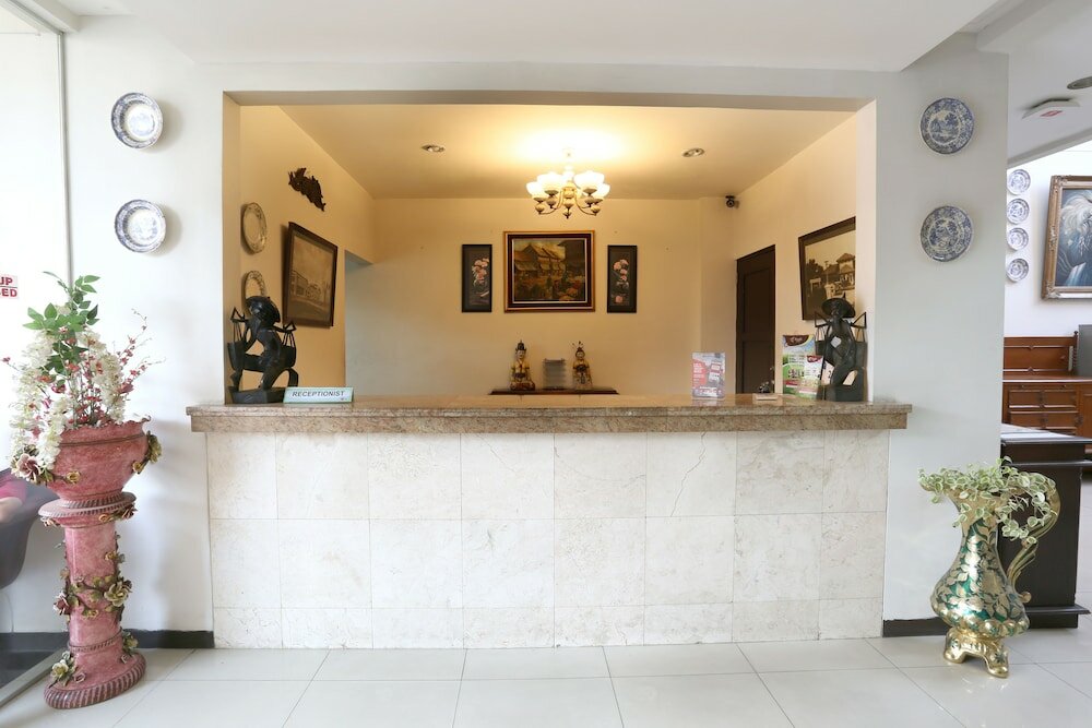 Фото RedDoorz Near Braga Street