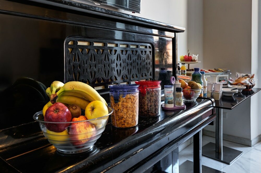 Фото Little Rhome Suites