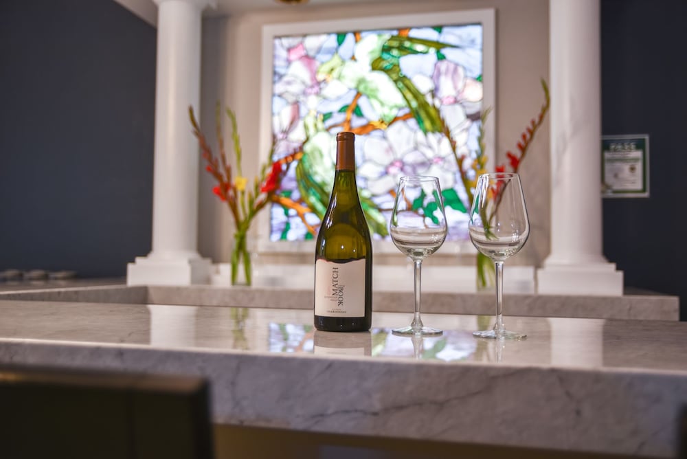 Фото The Sterling Hotel