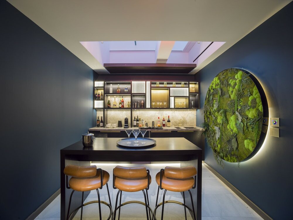 Фото Middle Eight