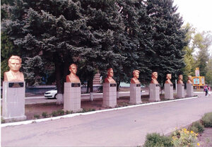 Молодогвардейцам (Krasnodonska miska rada, Molodohvardiisk, vulytsia Lenina), monumento, memorial
