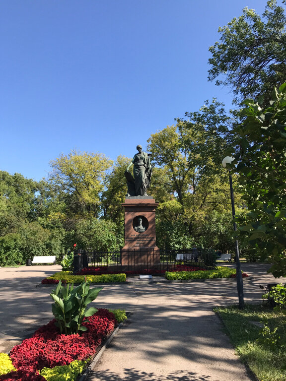 Памятник, мемориал Н.М. Карамзин, Ульяновск, фото