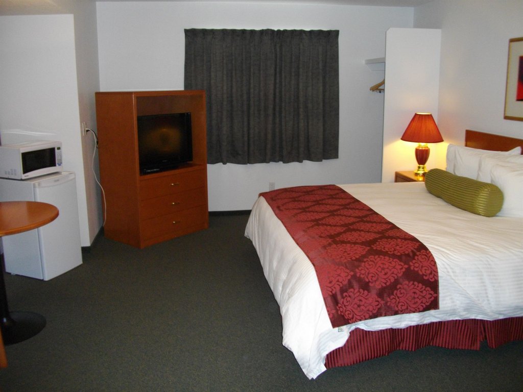 Фото SureStay Plus Hotel by Best Western Lethbridge