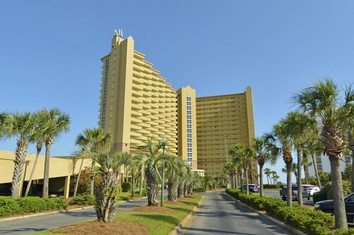 Гостиница Pelican Beach Resort & Conference Center