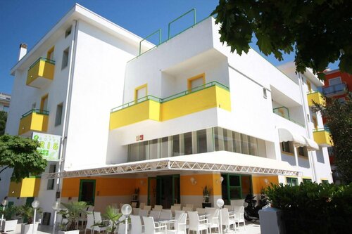 Внешний вид отеля Hotel Iris в Езоле, фото 2