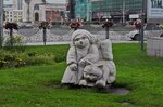 Девочка с котёнком (Krasniy Avenue, 17к1) ، نصب تذكاري، نحت
