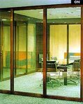 Goodwin (Загородній в'їзд, 22), windows