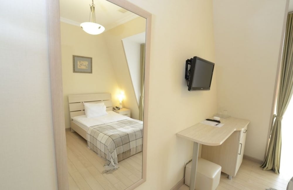 Фото Ambassadori Hotel