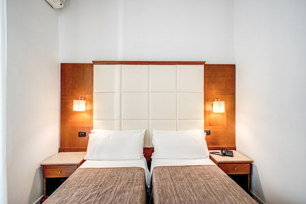 Фото Hotel Garibaldi Naples