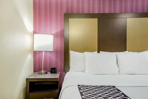 Гостиница La Quinta Inn & Suites by Wyndham Newark - Elkton в Ньюарке