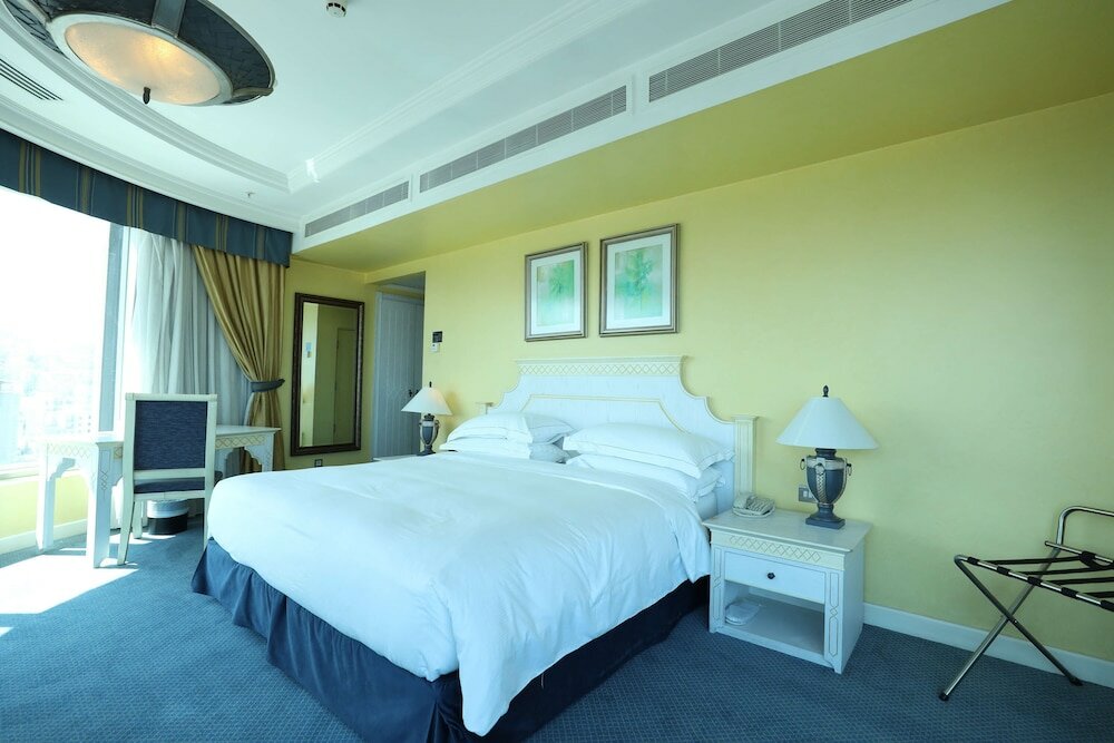 Фото Hilton Beirut Habtoor Grand