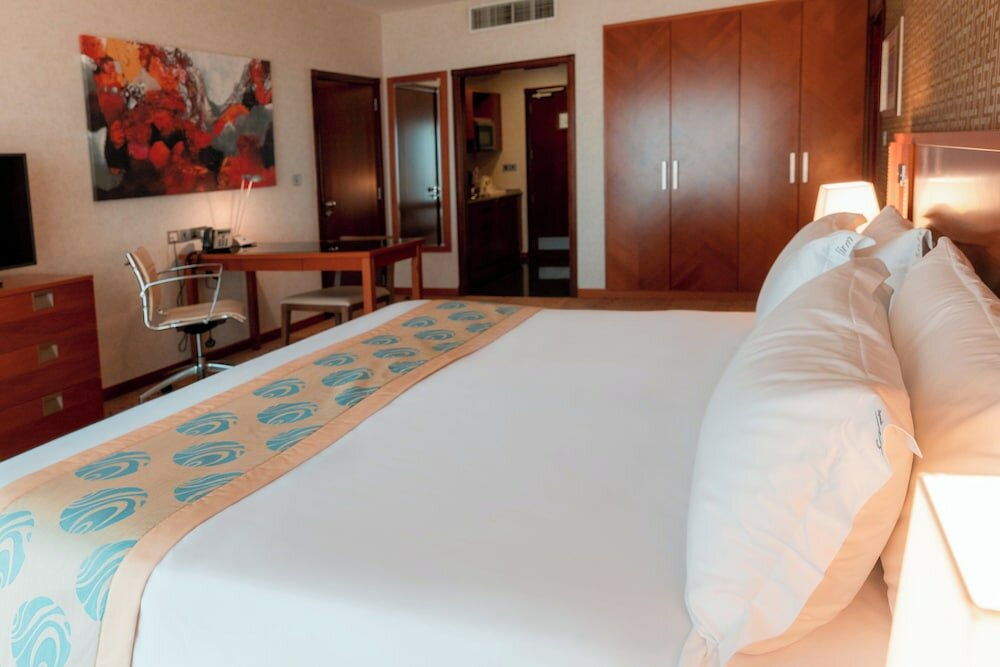 Фото Holiday Inn Kuwait Salmiya