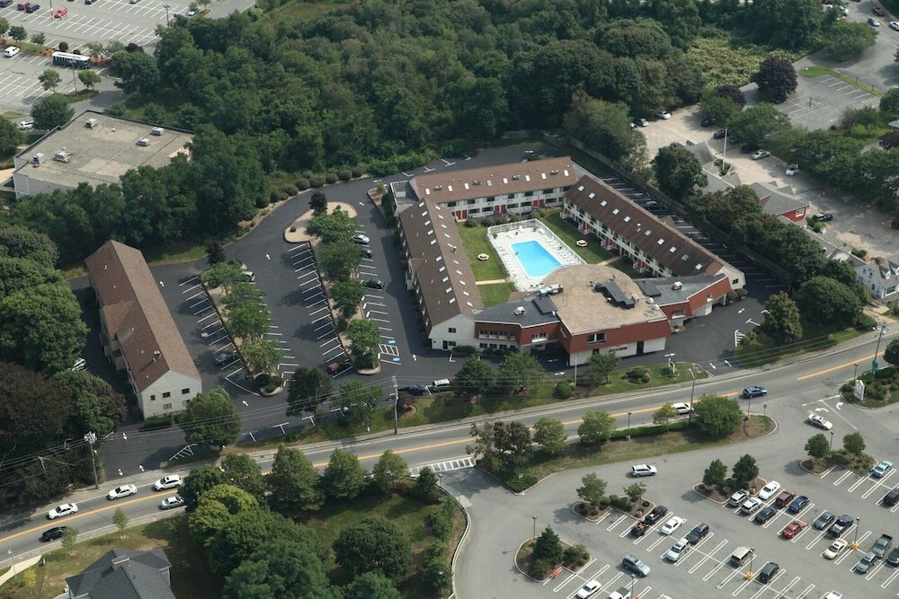 Фото Admiralty Inn & Suites