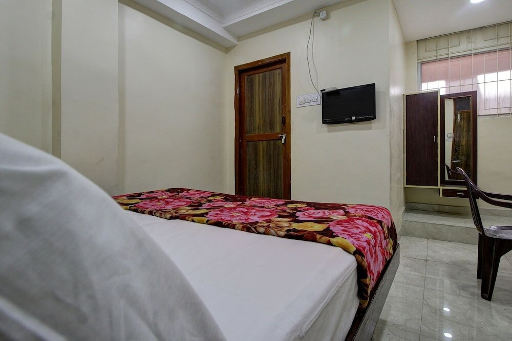 Фото Spot On 45084 Hotel Navaratna Deluxe