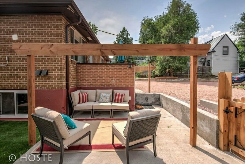 Гостиница 2br Comfy Condo & Cute Patio Broadmoor Area в Колорадо-Спрингс