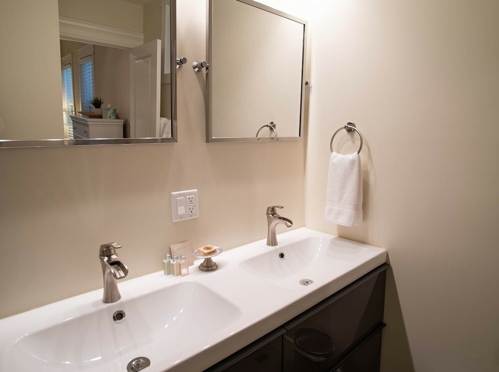 Фото Roscoe Village Guesthouse