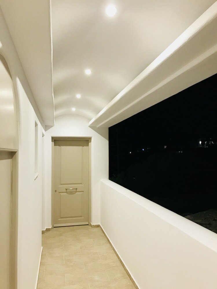 Фото Theasis Luxury Suites