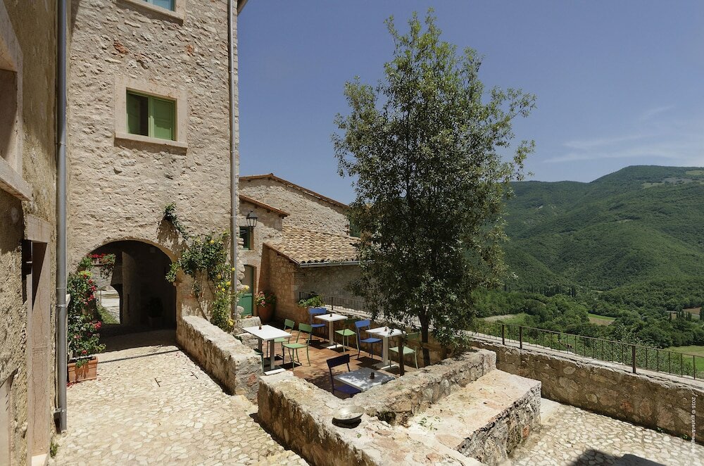 Фото Castello di Postignano Relais