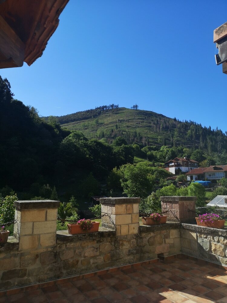 Фото El Roblón De Cabuerniga