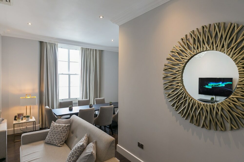 Фото Chilworth Court