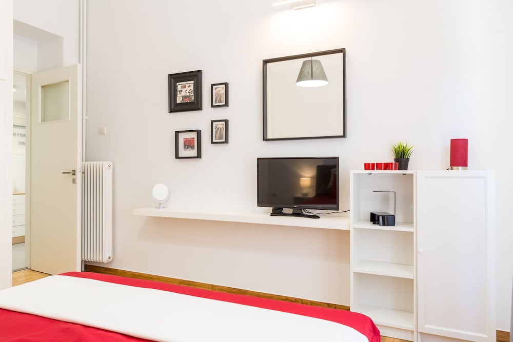 Фото Newly Renovated Stylish Urban Flat