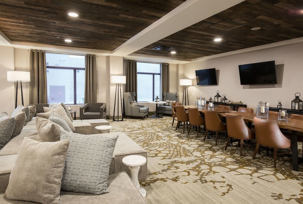 Фото Pomeroy Inn & Suites Prince George