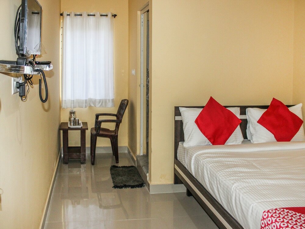 Фото Oyo 12840 Sri Guru Residency