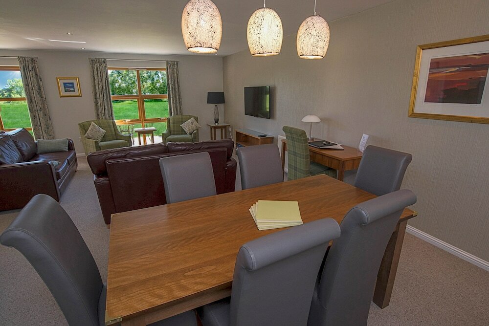 Фото Loch Lomond Waterfront Luxury Lodges