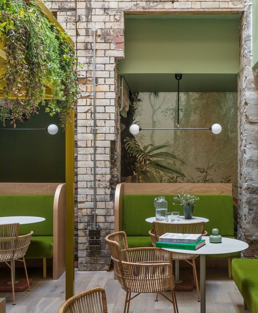 Фото Whitworth Locke