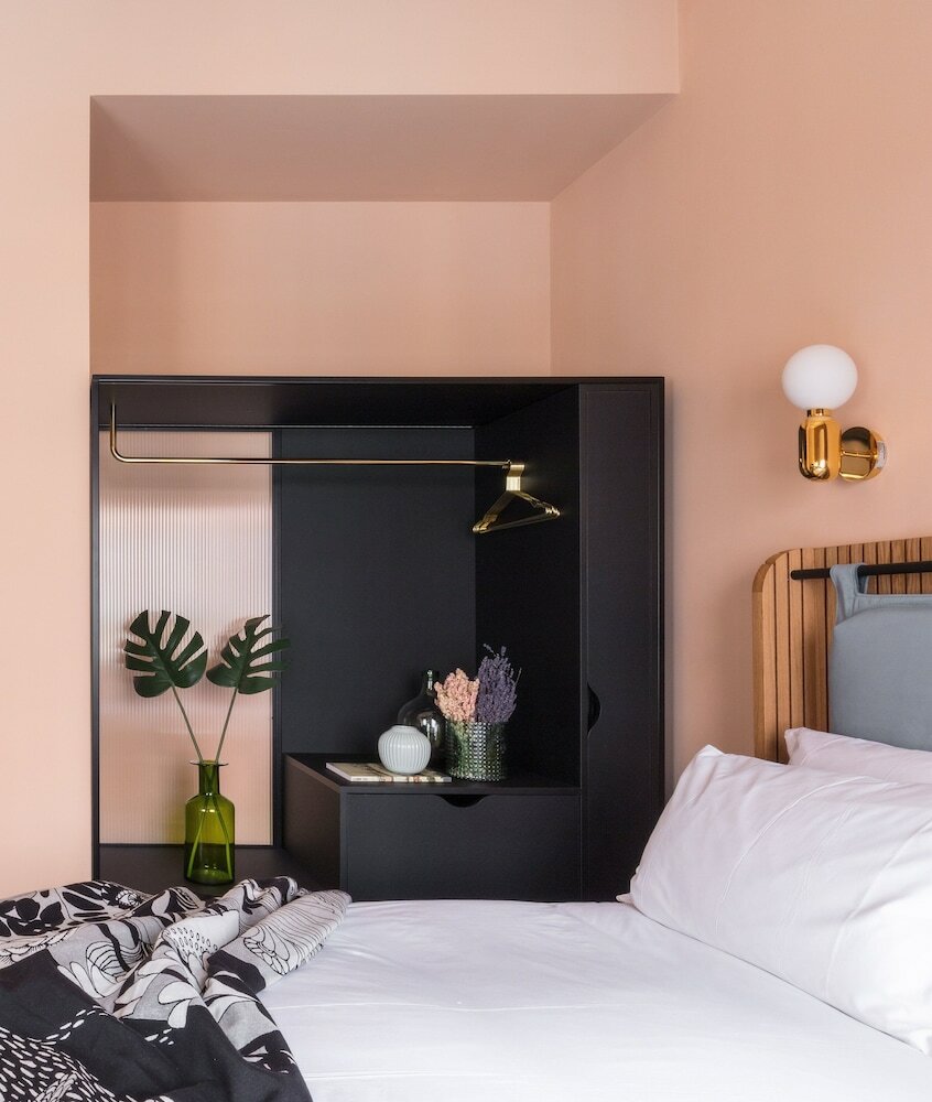 Фото Whitworth Locke