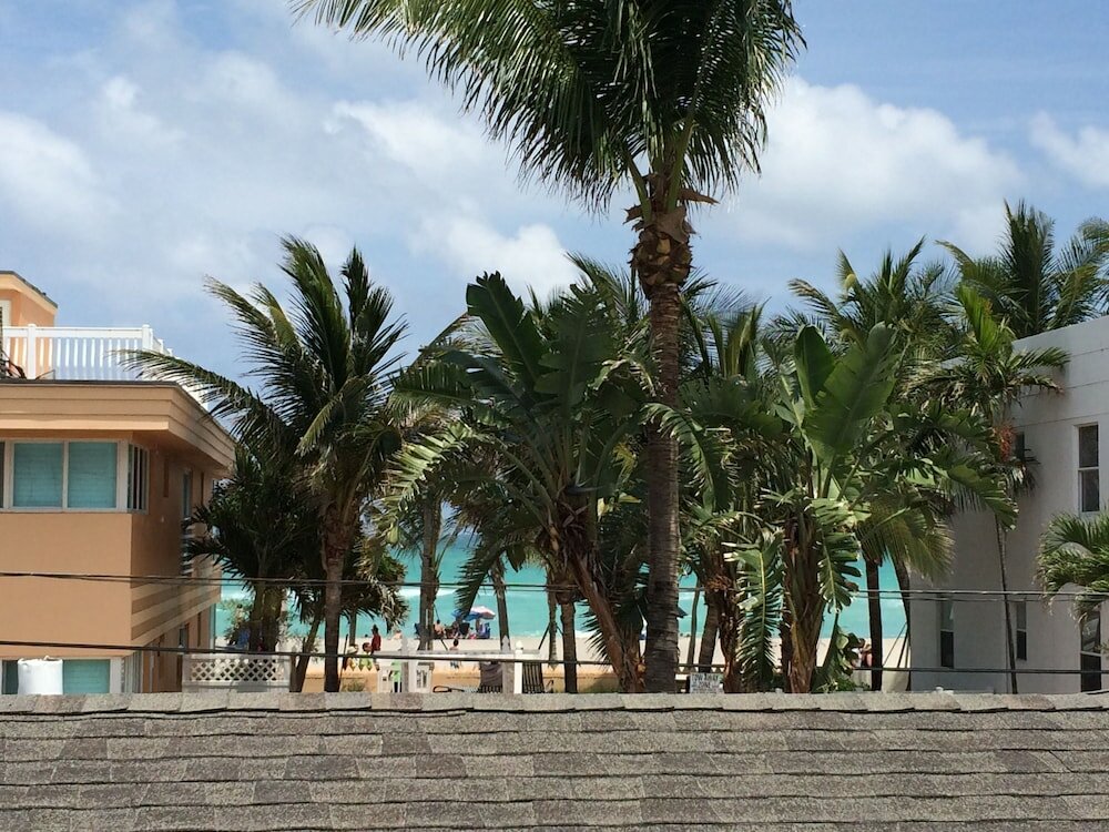 Фото Hollywood by the Sea Hotel