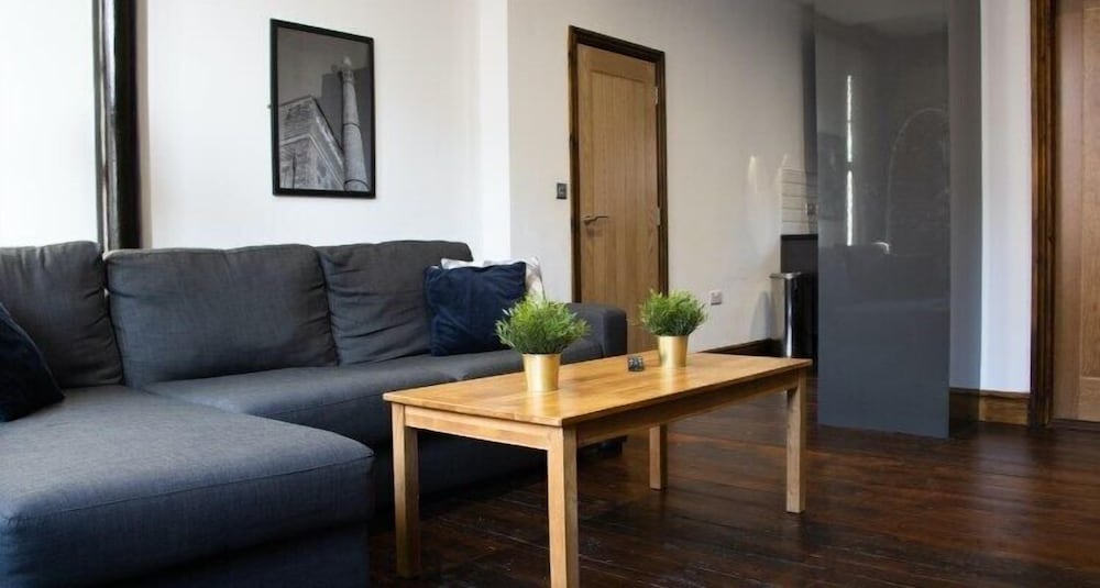 Фото UStay 27 Stanley Street Party Apartments