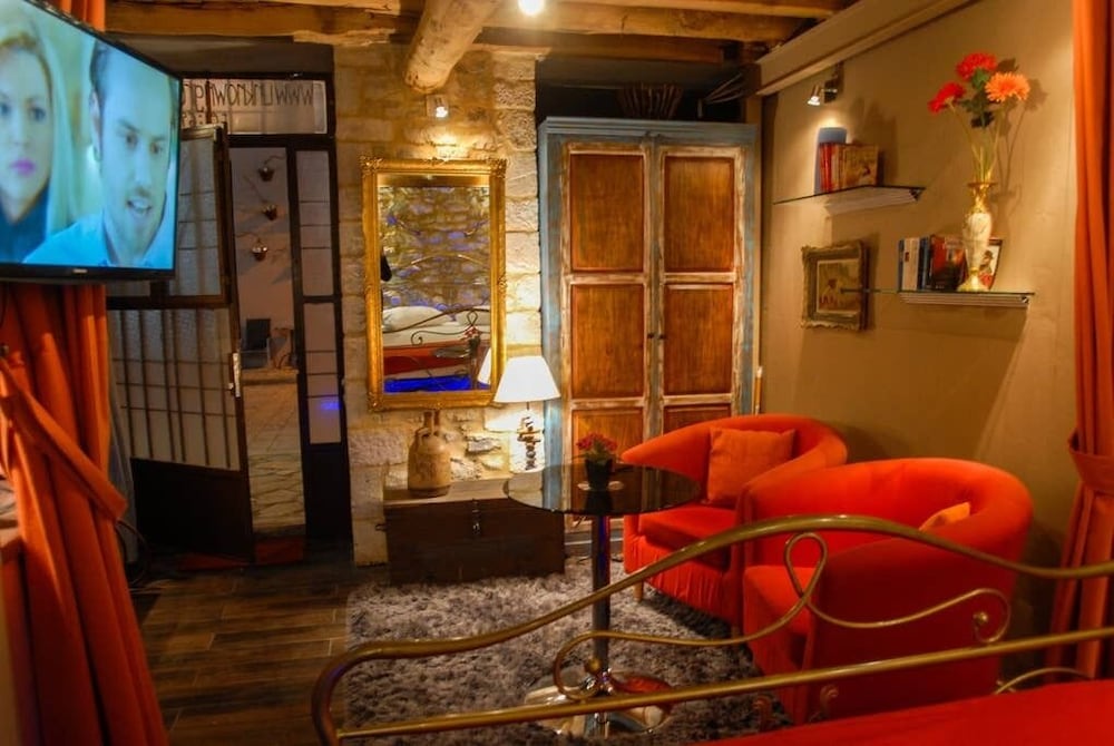 Фото Antique Luxury Groundfloor Suite