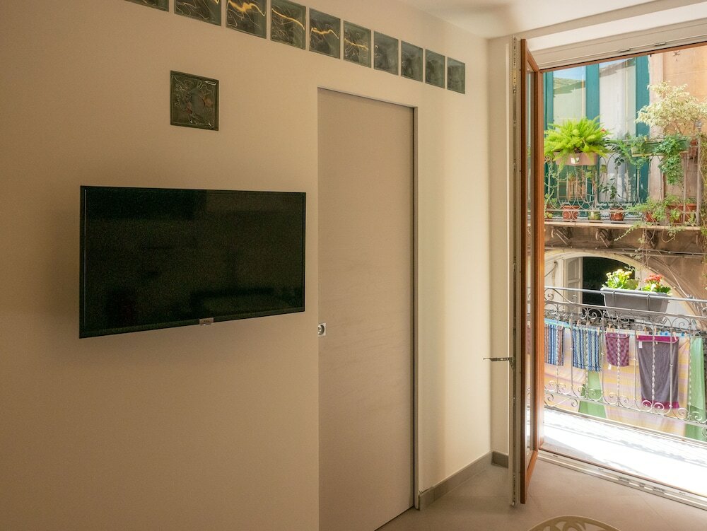 Фото San Francesco Rooms L. T.