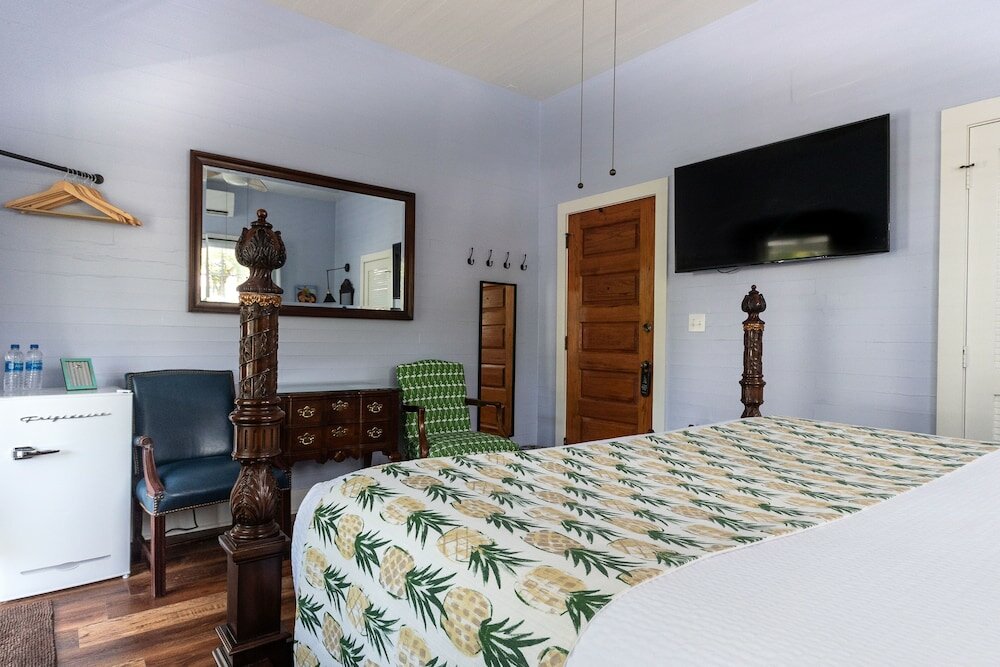 Фото The Porch on Frances Inn