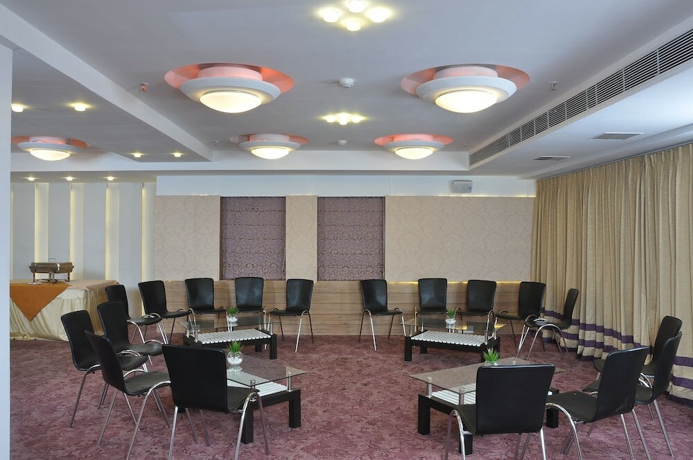 Фото Hotel Niharika