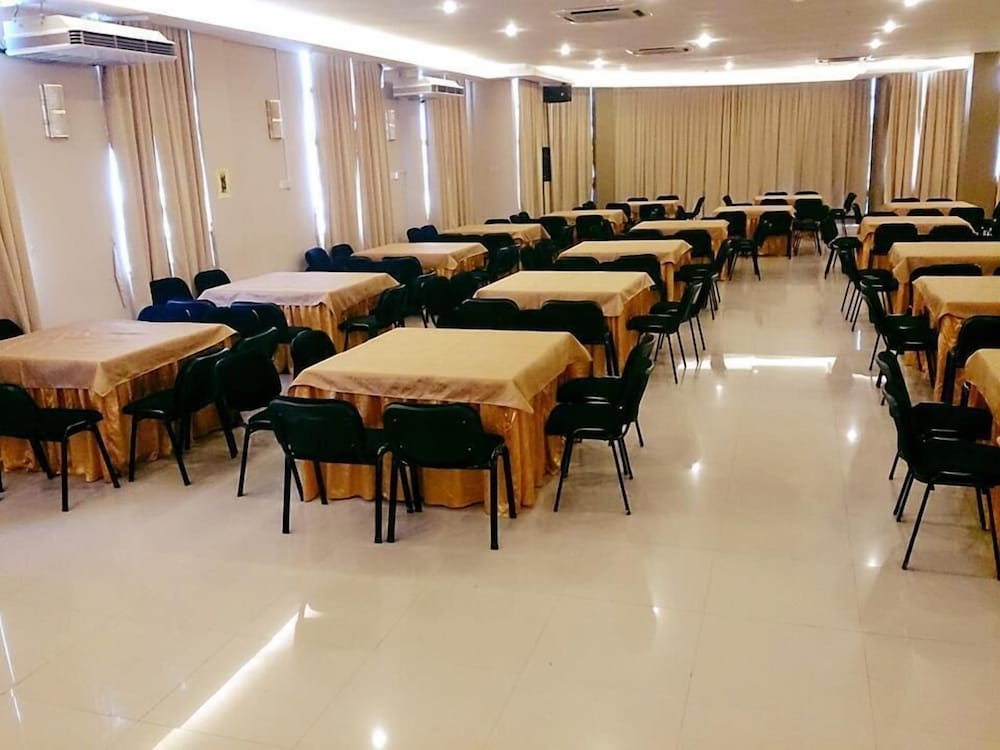 Фото Paragon City Hotel