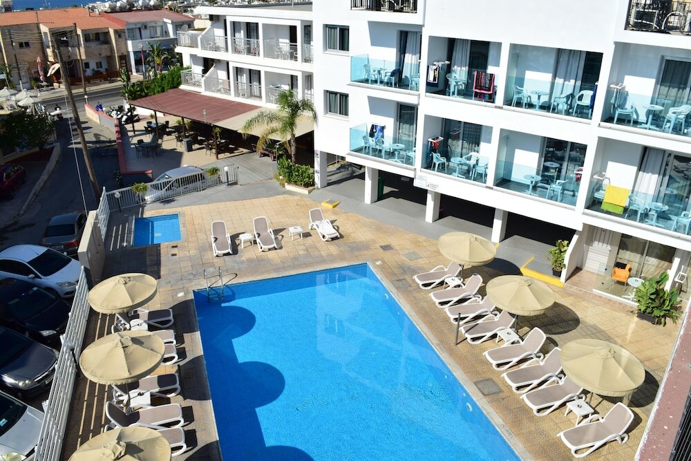 Фото A. Maos Hotel Apartments