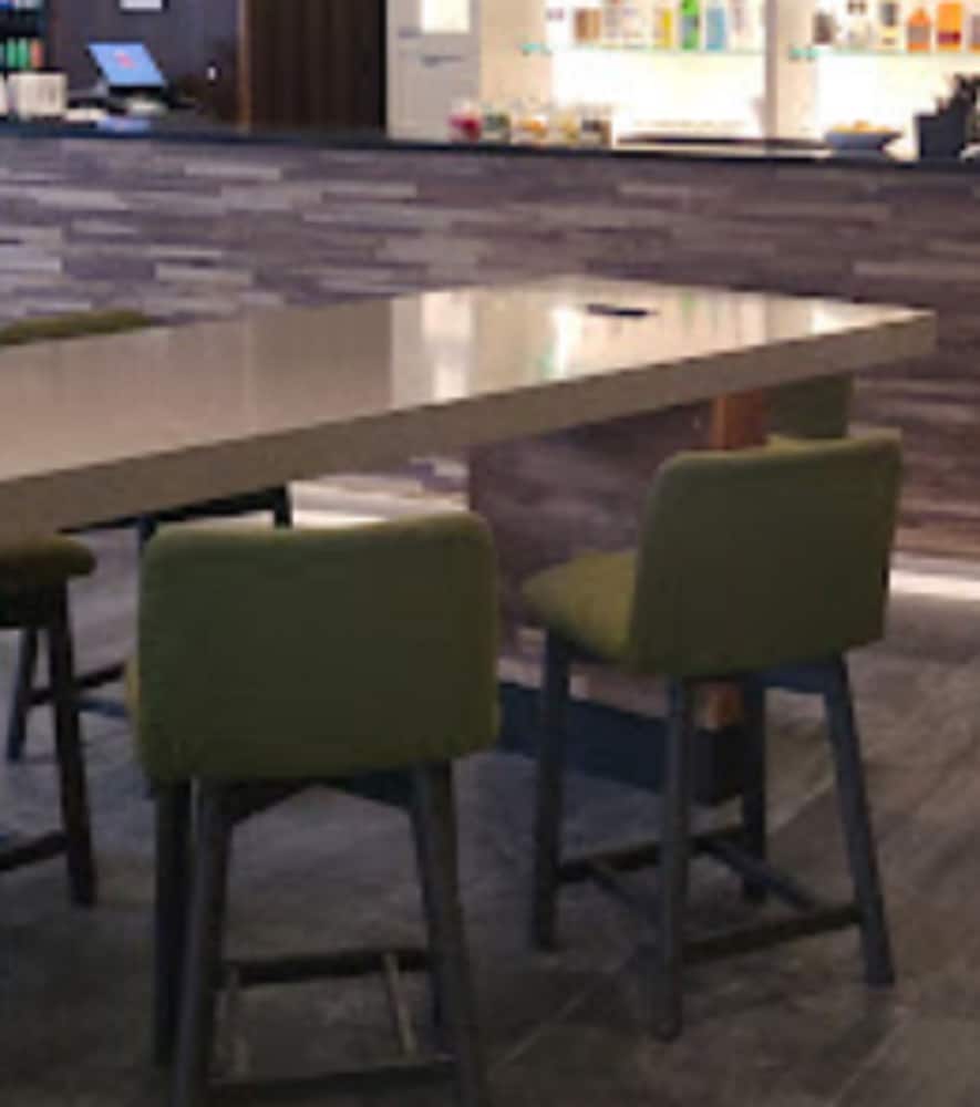 Фото Courtyard by Marriott Nanaimo