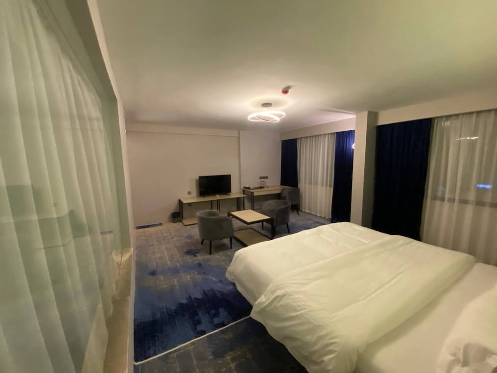 Фото Andijan International Hotel