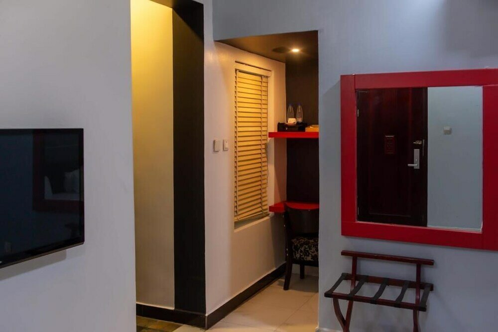 Фото The Crib Art Hotel