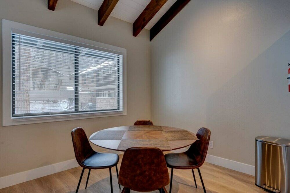 Фото 1br Cabin w outdoor Patio & Extra Bed