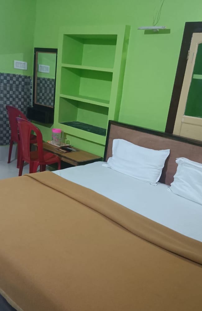 Фото Goroomgo Basera Inn Puri