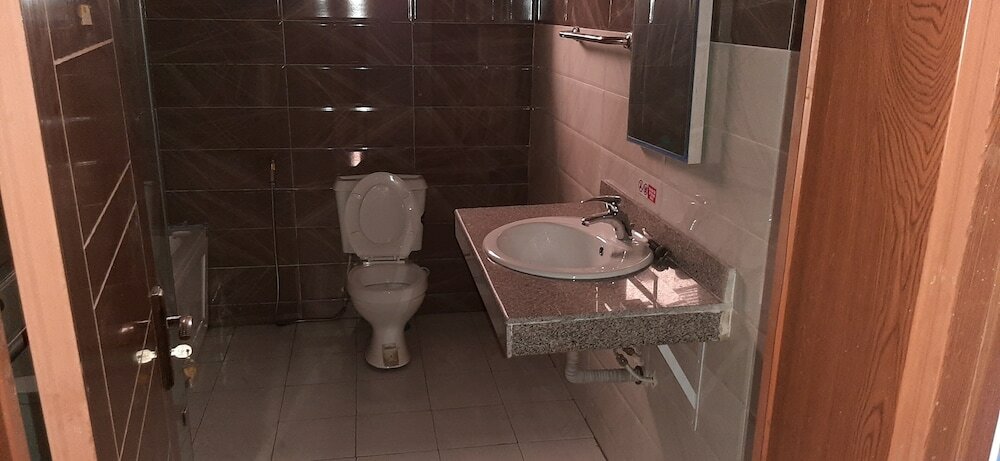 Фото Greenwood Court Hotels & Suites