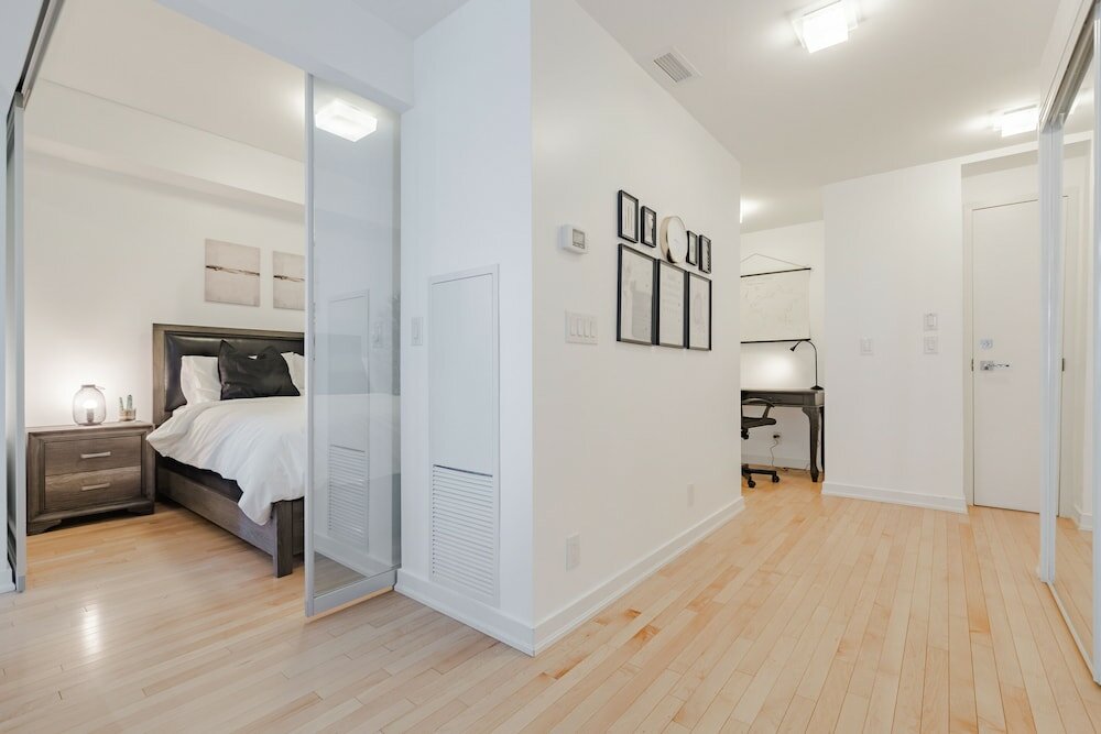 Фото Sterling Suites - Financial District