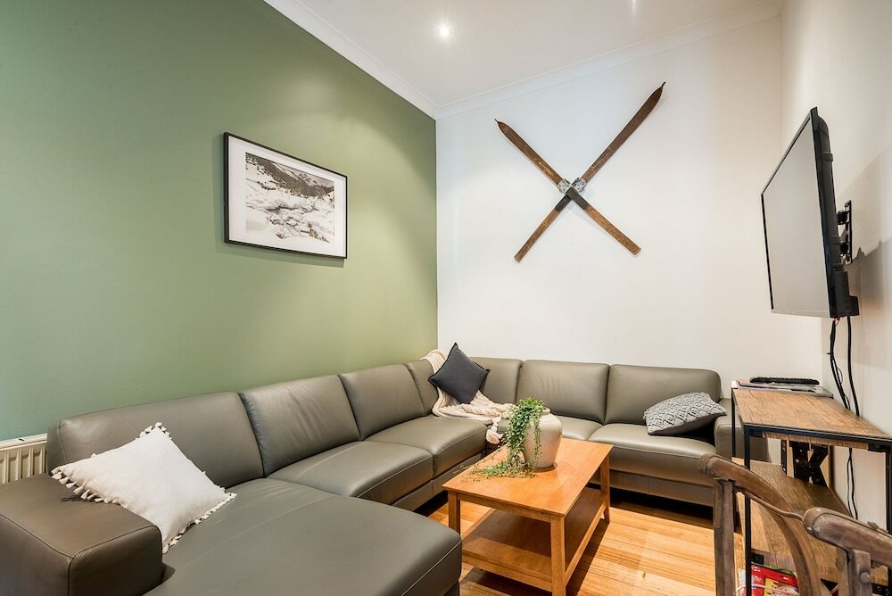 Фото Avalon House