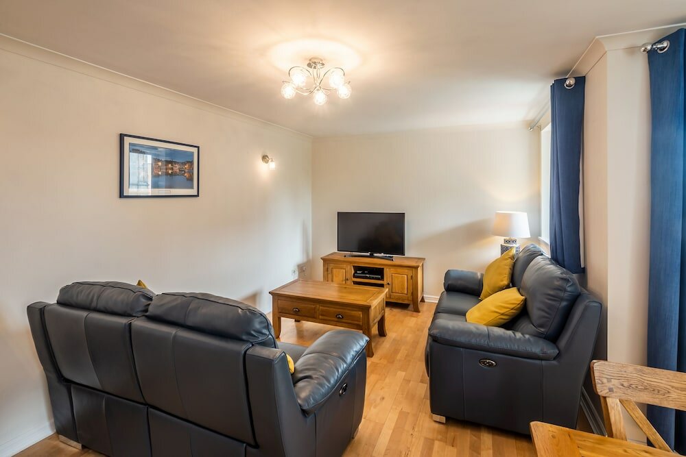 Фото Stunning Shore Apartment with Balcony